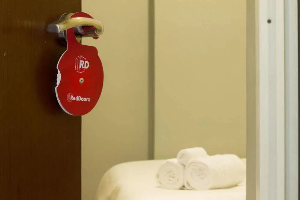 *** Hotel Reddoorz Plus Near Lippo Mall Kuta Kuta  Indonesia
